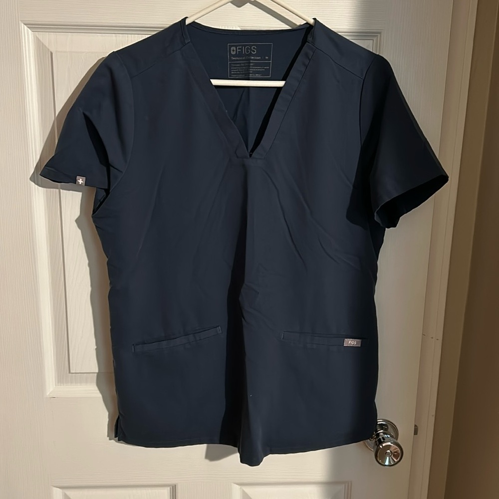Figs Casma 3 pocket scrub top